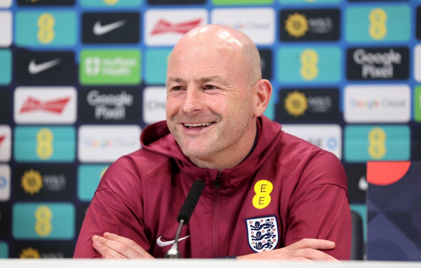 Triết lý bóng đá tương đồng Stones nhận ra điểm chung giữa Guardiola và Carsley