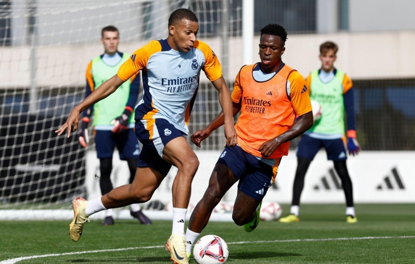 Mbappe đối mặt với thách thức trong và ngoài sân cỏ Ancelotti can thiệp