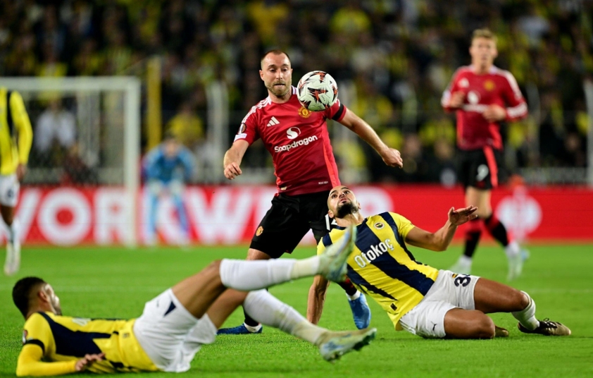 Diogo Dalot Mũi dao Achilles trong hàng phòng ngự của Manchester United theo Paul Scholes