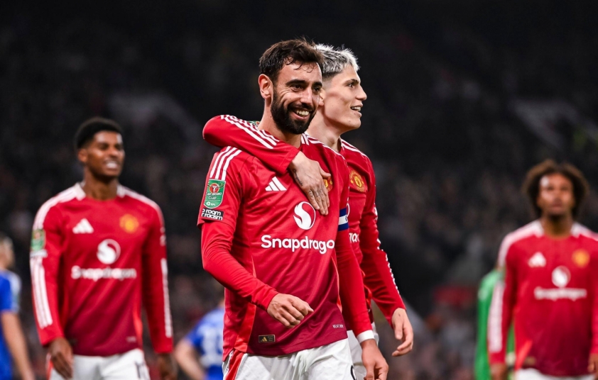 Van Nistelrooy thừa nhận Man Utd may mắn trong chiến thắng đầu tiên
