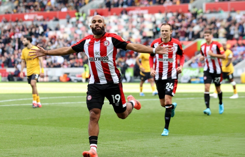 Man Utd trên bờ vực sụp đổ Brentford đe dọa tương lai của Ten Hag