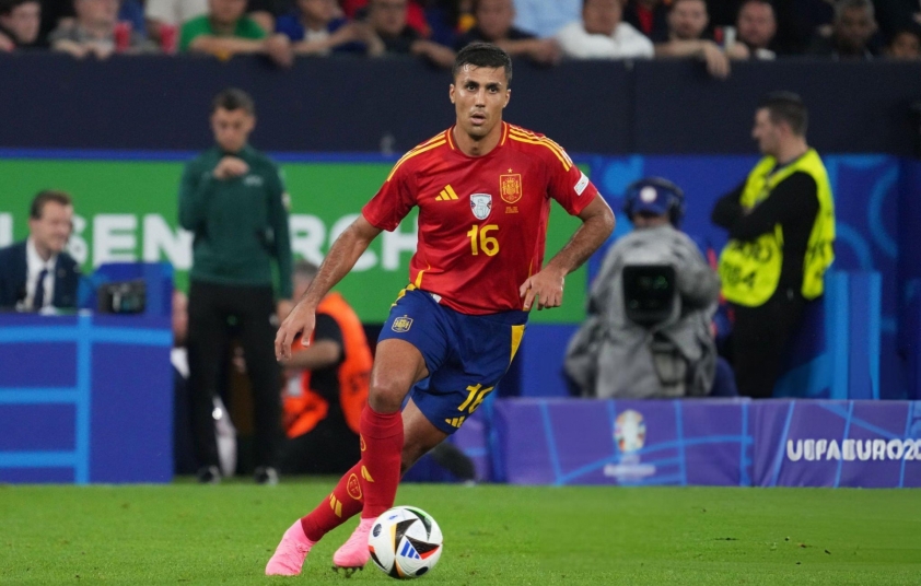 Vượt Qua Vinicius Junior, Thierry Henry Đặt Rodri Là Ứng Viên Hạng Đầu Quả Bóng Vàng 2024