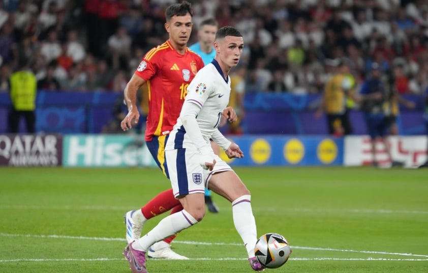 Phil Foden được Wayne Rooney ca ngợi là cầu thủ xuất sắc nhất ĐT Anh hiện nay