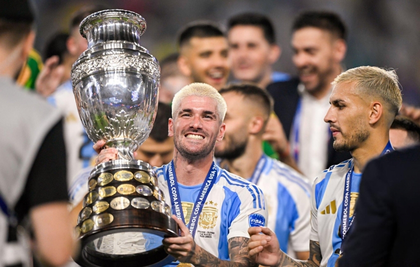 Nhầm lẫn danh tính, cầu thủ Argentina bị chỉ trích nhầm vì chiến thắng Quả bóng vàng của Rodri