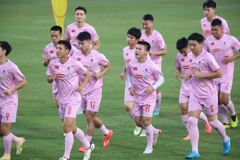 Đội tuyển Việt Nam căng sức đấu tập với Nam Định trước thềm FIFA Days