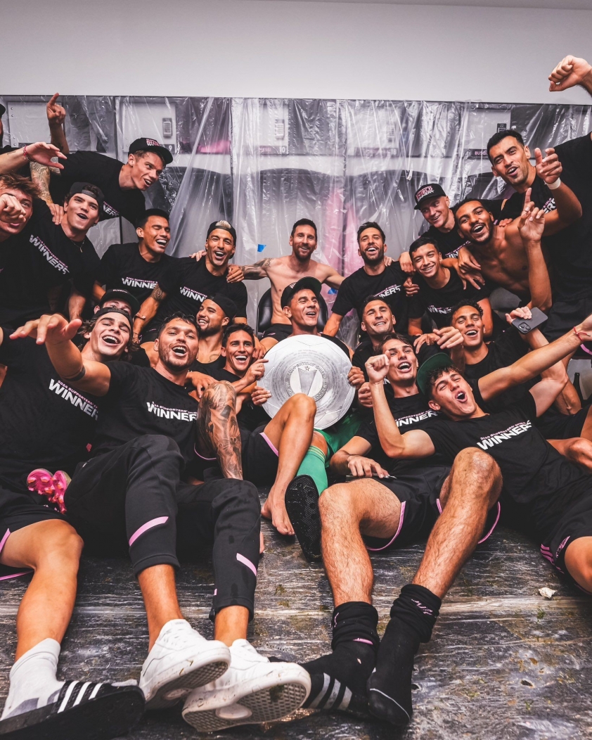 Inter Miami ăn mừng chiến thắng Supporters