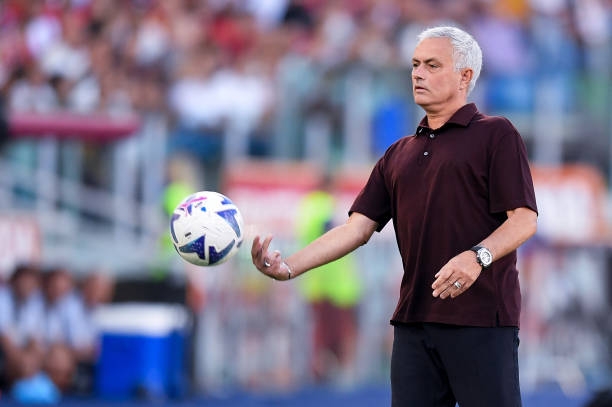 HLV huyền thoại Jose Mourinho cân nhắc giải nghệ vì sức khỏe