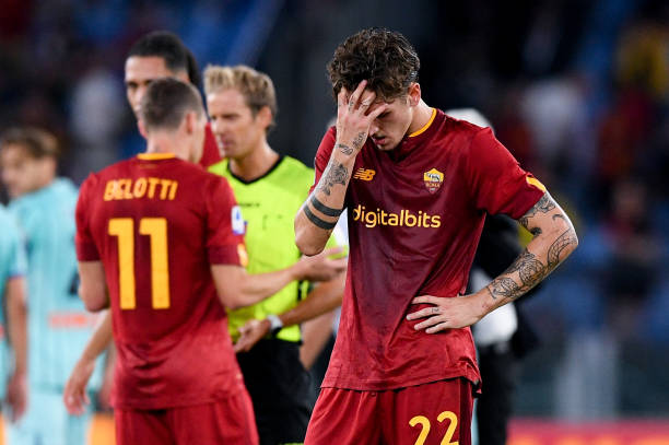 Công tác trọng tài bị Mourinho chỉ trích sau trận thua của AS Roma