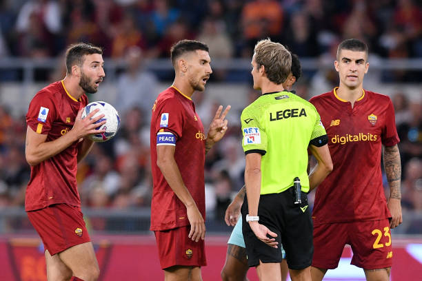 Công tác trọng tài bị Mourinho chỉ trích sau trận thua của AS Roma