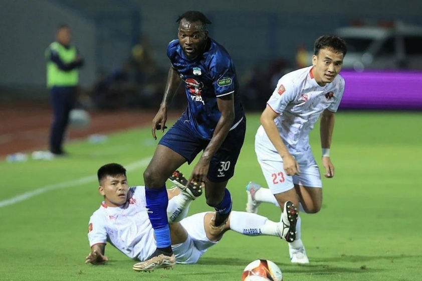 Án phạt cấm chuyển nhượng vô thời hạn của FIFA giáng đòn mạnh vào CLB HAGL