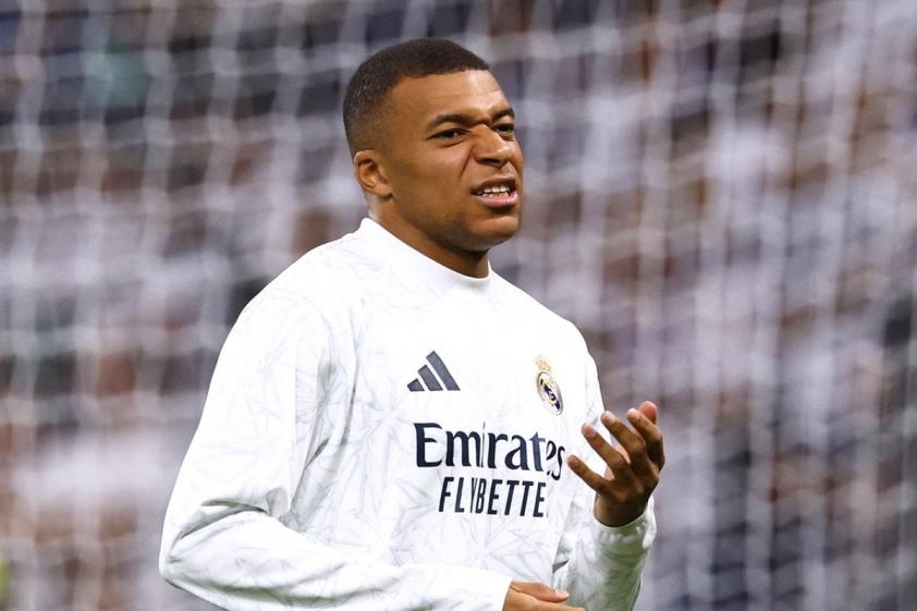 Kylian Mbappe đối mặt chỉ trích vì vắng mặt ở tuyển Pháp sau khi xuất hiện cho Real Madrid