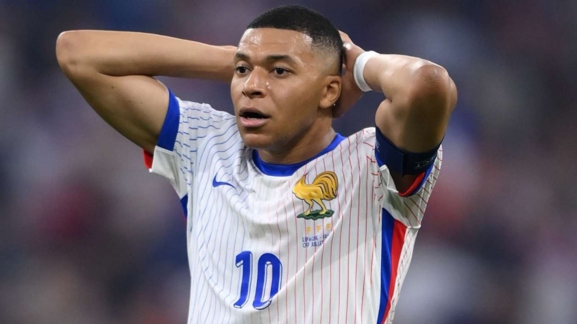 Kylian Mbappe đối mặt chỉ trích vì vắng mặt ở tuyển Pháp sau khi xuất hiện cho Real Madrid