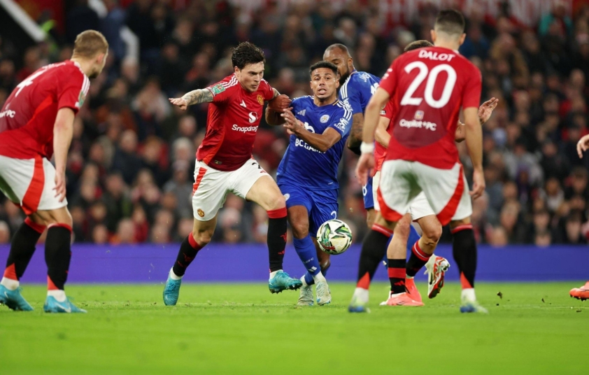 Man United tái sinh mạnh mẽ dưới sự dẫn dắt tạm quyền của Ruud van Nistelrooy, đánh bại Leicester City 5-2