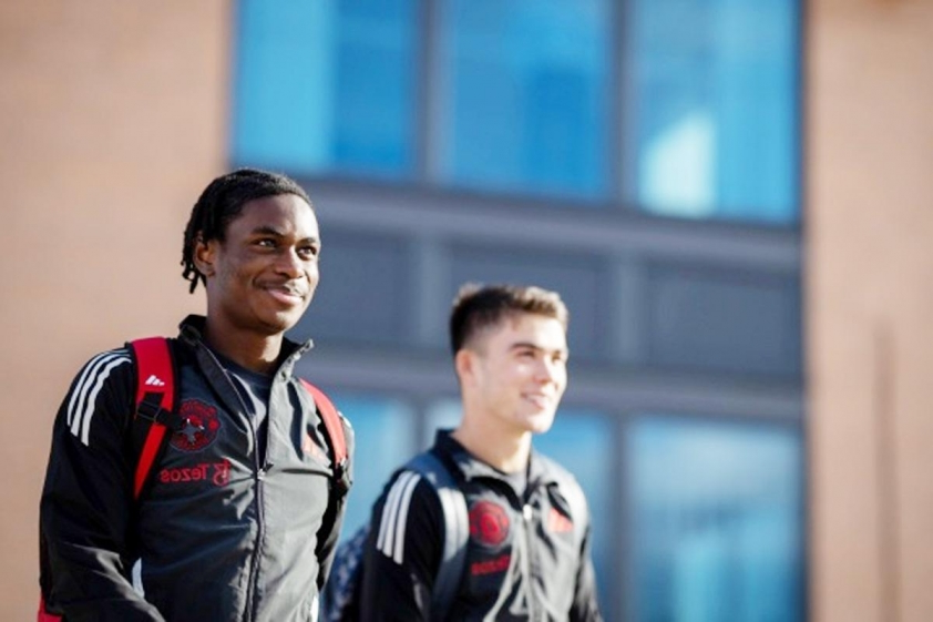 Manchester United Gọi Hai Ngôi Sao Trẻ Amass và Ogunneye Lên Đội Một Đối Đầu Fenerbahce