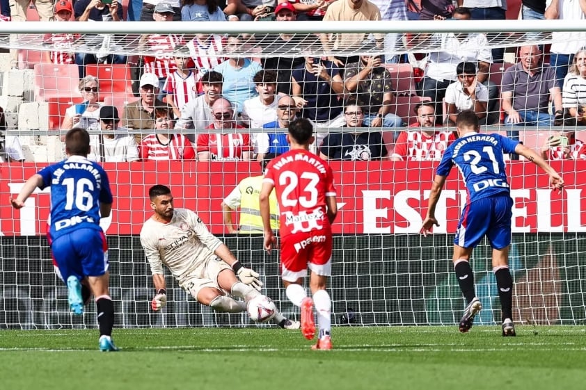 David de Gea tỏa sáng với hai pha cản phá phạt đền ấn tượng trong chiến thắng của Fiorentina