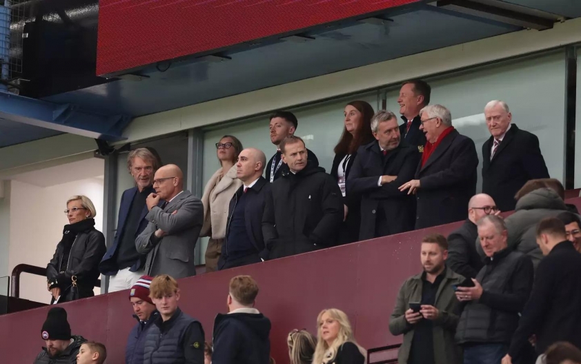 Sir Alex Ferguson bị cấm vào phòng thay đồ tại Manchester United