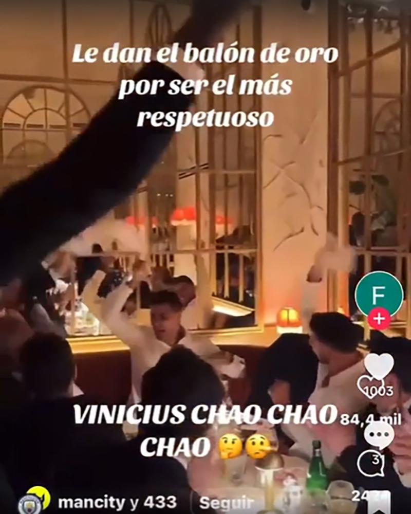 Sự chế giễu của Rodri đối với Vinicius Jr. sau khi đoạt Quả bóng vàng làm dậy sóng làng túc cầu