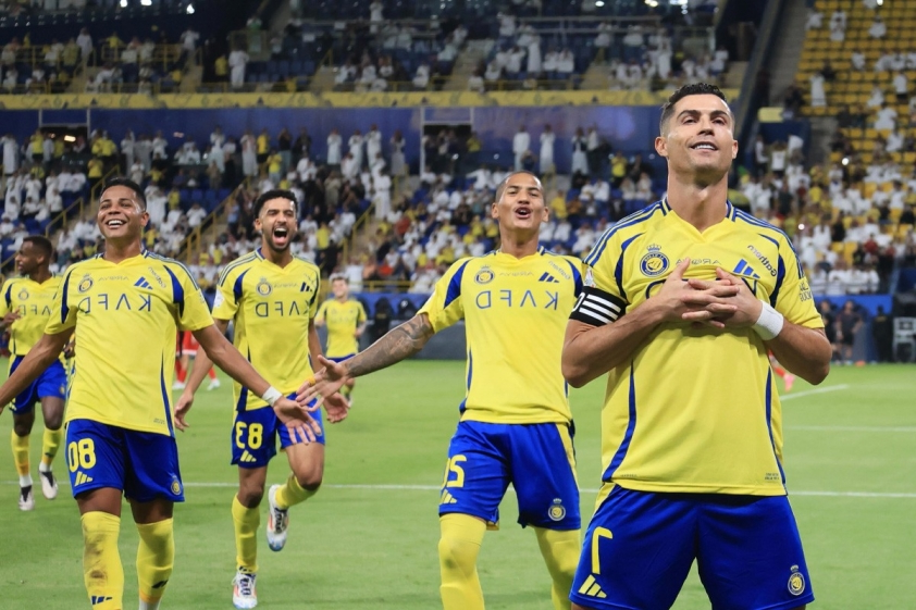 Cristiano Ronaldo chạm mốc huyền thoại 903 bàn thắng trong sự nghiệp