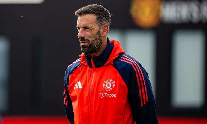 Ruud van Nistelrooy lên tiếng về Erik ten Hag và tham vọng của ông tại Manchester United