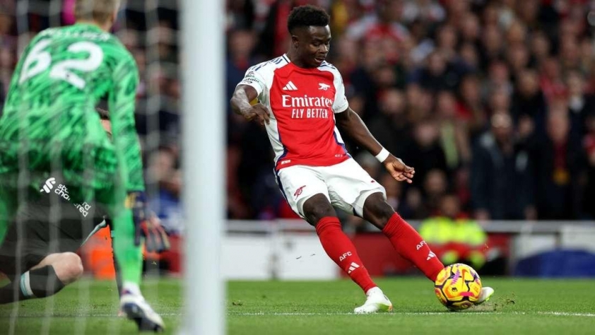 Bukayo Saka viết tiếp lịch sử Arsenal, phá kỷ lục huyền thoại Thierry Henry