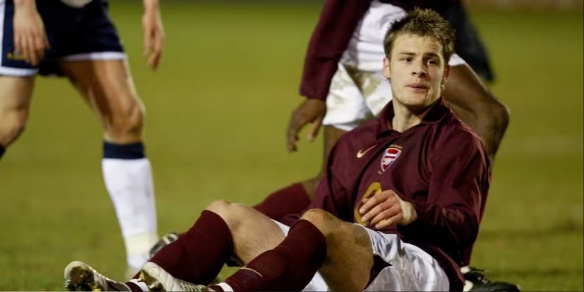 Cựu ngôi sao Premier League Anthony Stokes bị tuyên án tù 15 tháng vì lái xe nguy hiểm và tàng trữ chất cấm
