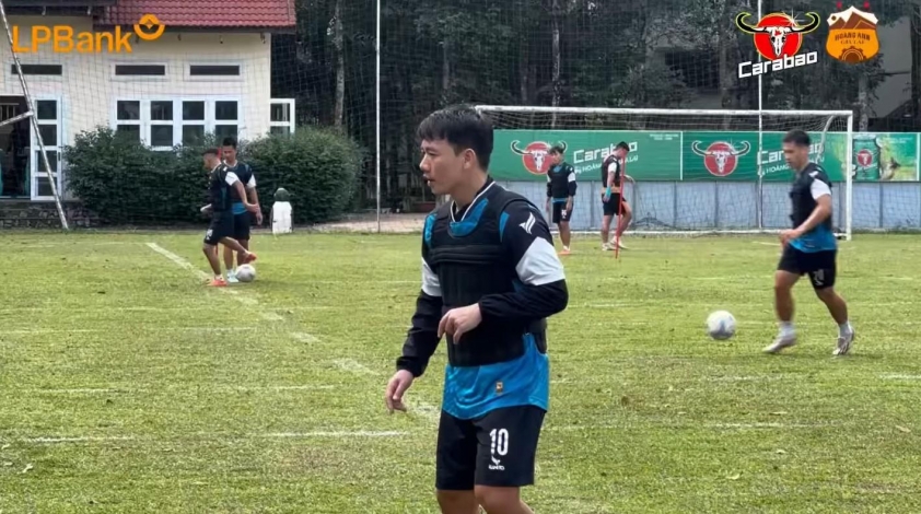 Trang phục hỗ trợ tối tân giúp cầu thủ HAGL nâng cao thể lực