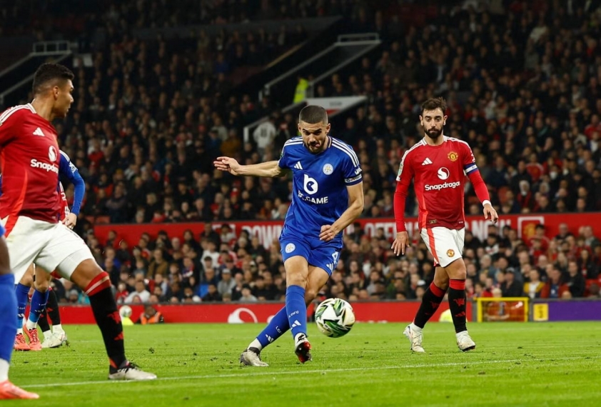 Ruud van Nistelrooy ghi dấu ấn ấn tượng trong trận ra mắt, Man United đè bẹp Leicester 5-2