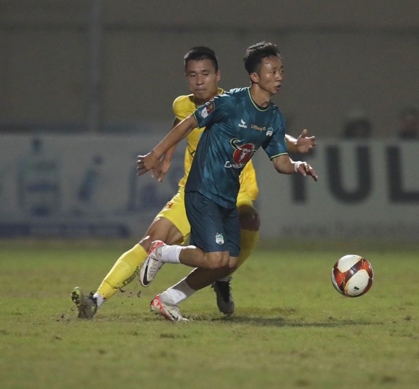 VAR lên sàn tại V-League 2024/25 Công nghệ hỗ trợ định đoạt cục diện vòng 5