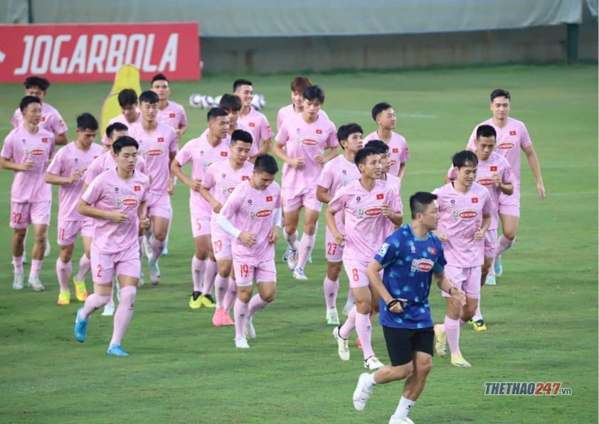 Tiền đạo Nguyễn Đình Bắc ưu tiên thi đấu ở V-League nếu nhận đề nghị xuống hạng Nhất