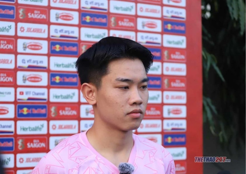 Tiền đạo Nguyễn Đình Bắc ưu tiên thi đấu ở V-League nếu nhận đề nghị xuống hạng Nhất
