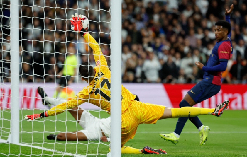 Barcelona áp đảo Real Madrid 4-0, củng cố ngôi đầu bảng