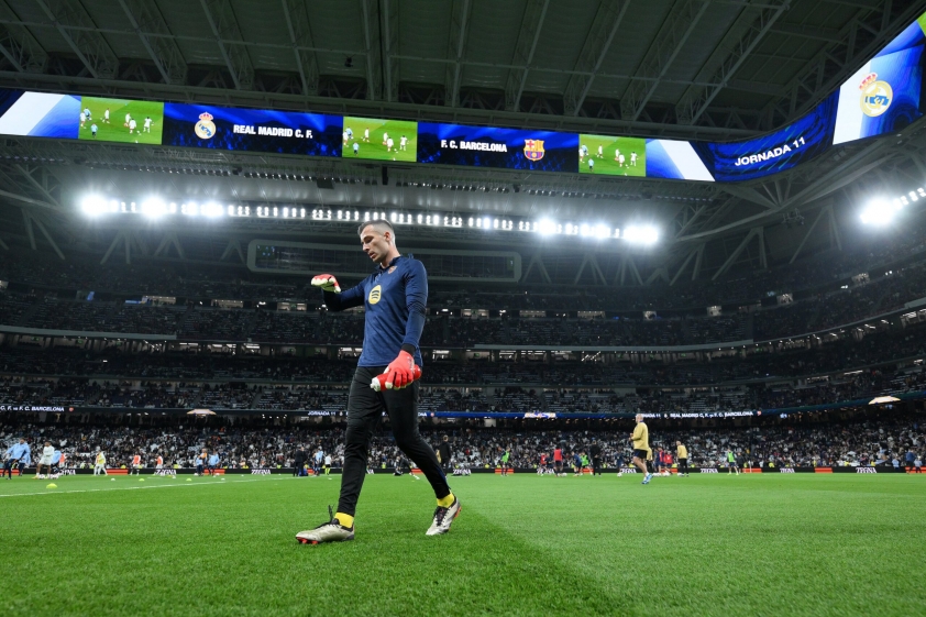Barcelona áp đảo Real Madrid 4-0, củng cố ngôi đầu bảng