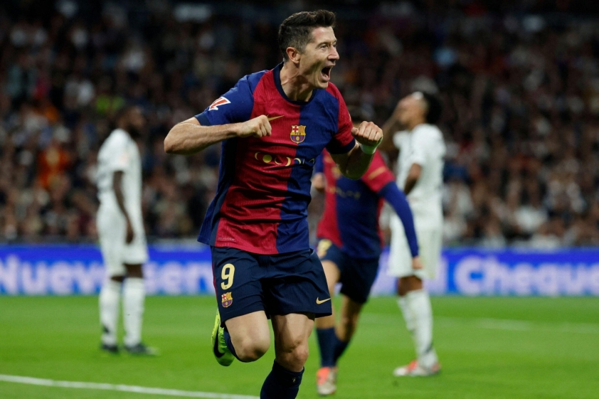 Lewandowski hủy diệt Siêu kinh điển, đưa Barcelona thăng hoa