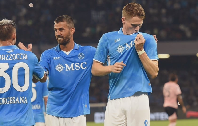 Napoli củng cố vị trí dẫn đầu Serie A với chiến thắng hoành tráng trước Como FC