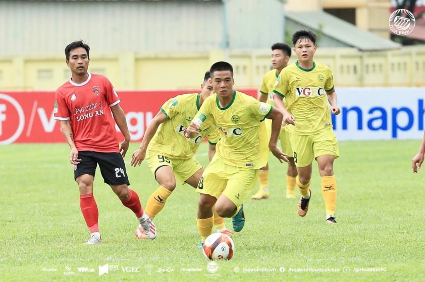 Siêu nhân Trần Gia Huy trở lại Hòa Bình FC