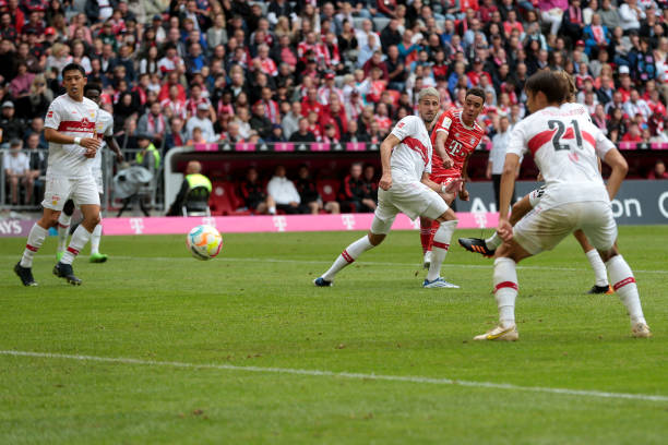 Bayern Munich mất điểm đáng tiếc trước Stuttgart trên sân nhà