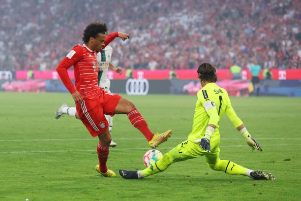 Bayern Munich chia điểm với Monchengladbach sau màn trình diễn đáng kinh ngạc của Yann Sommer