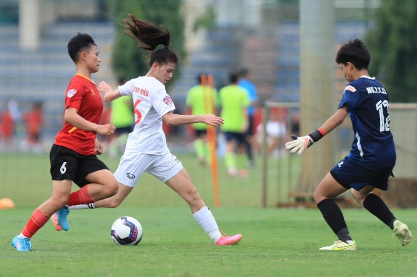 Nhà vô địch lượt đi U19 Phong Phú Hà Nam tiếp tục dẫn đầu bảng sau chiến thắng đậm