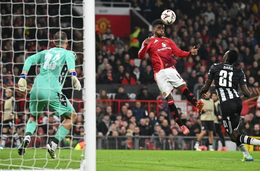 Amad Diallo ca ngợi sự ảnh hưởng của Van Nistelrooy sau chiến thắng ấn tượng của Man United