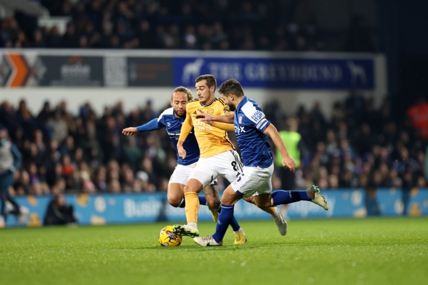 Leicester City và Ipswich Town So Tài Trong Trận Đấu Căng Thẳng Ở Premier League