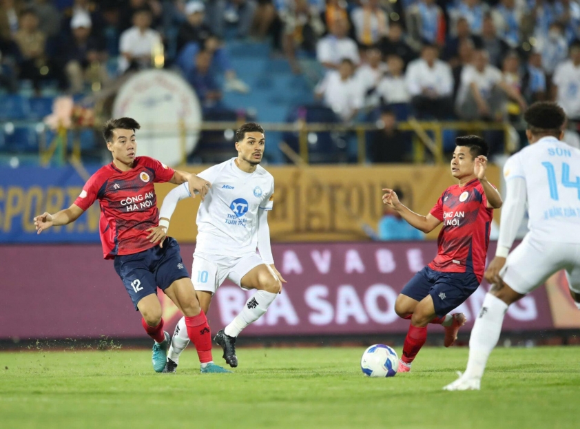 Bốn đội bóng V-League mất quân lực vì thẻ phạt