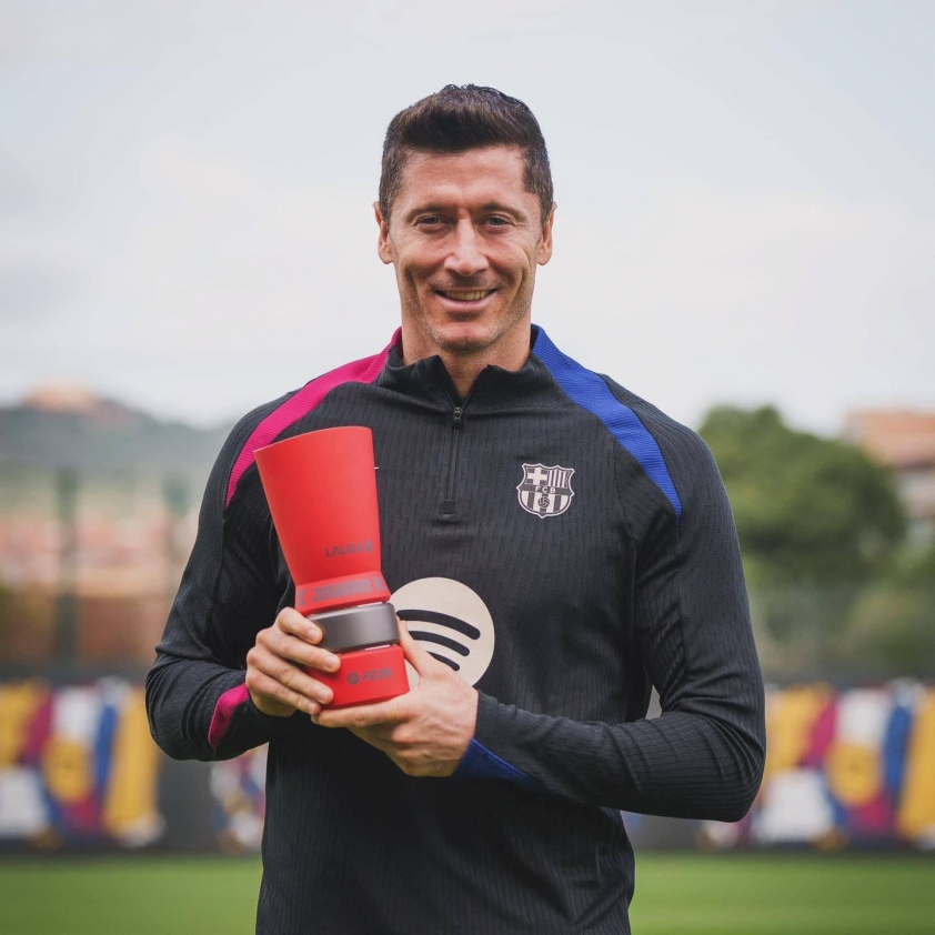 Robert Lewandowski thống trị La Liga với giải thưởng Cầu thủ hay nhất tháng lần thứ ba