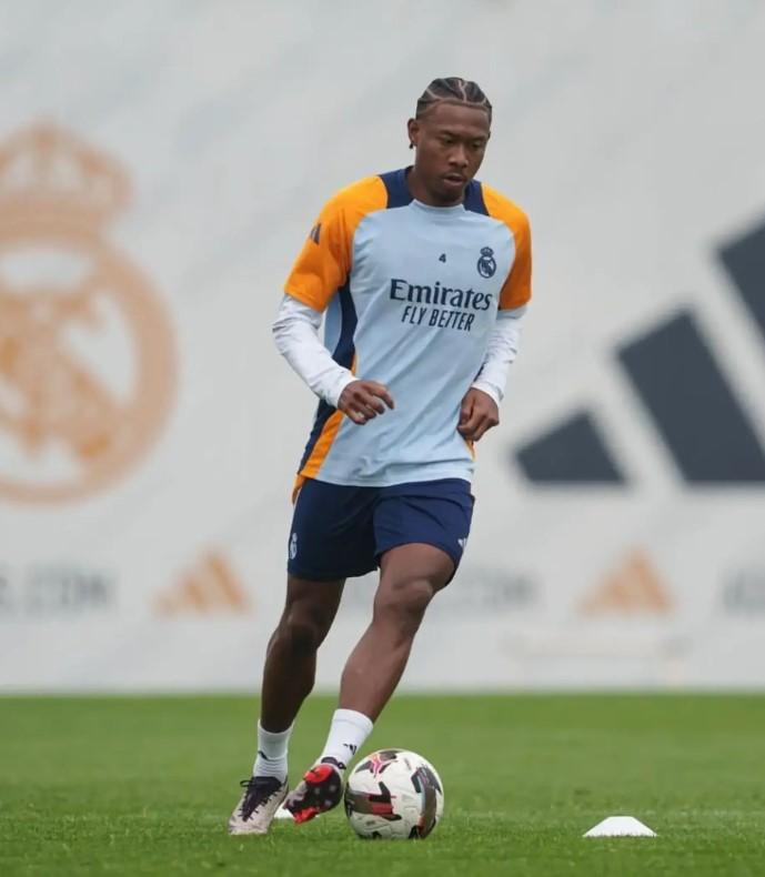 David Alaba trở lại sân tập, mang đến tin mừng cho Real Madrid