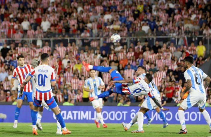 Argentina sụp đổ trước Paraguay, chấm dứt chuỗi bất bại kéo dài 8 năm