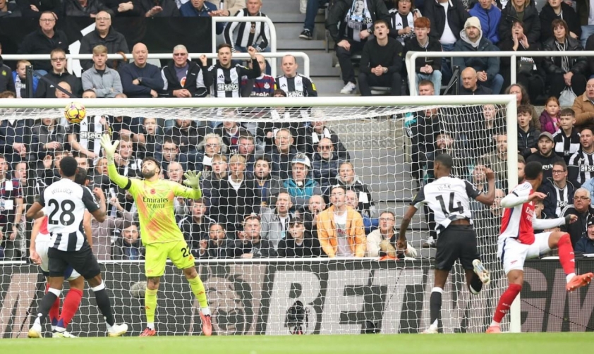 Cảm xúc bùng nổ của huyền thoạiShay Given khi Newcastle hạ gục Arsenal