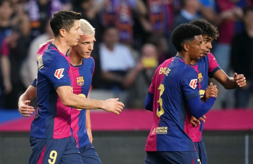 HLV Flick cảnh báo Barcelona sau chiến thắng derby không thuyết phục