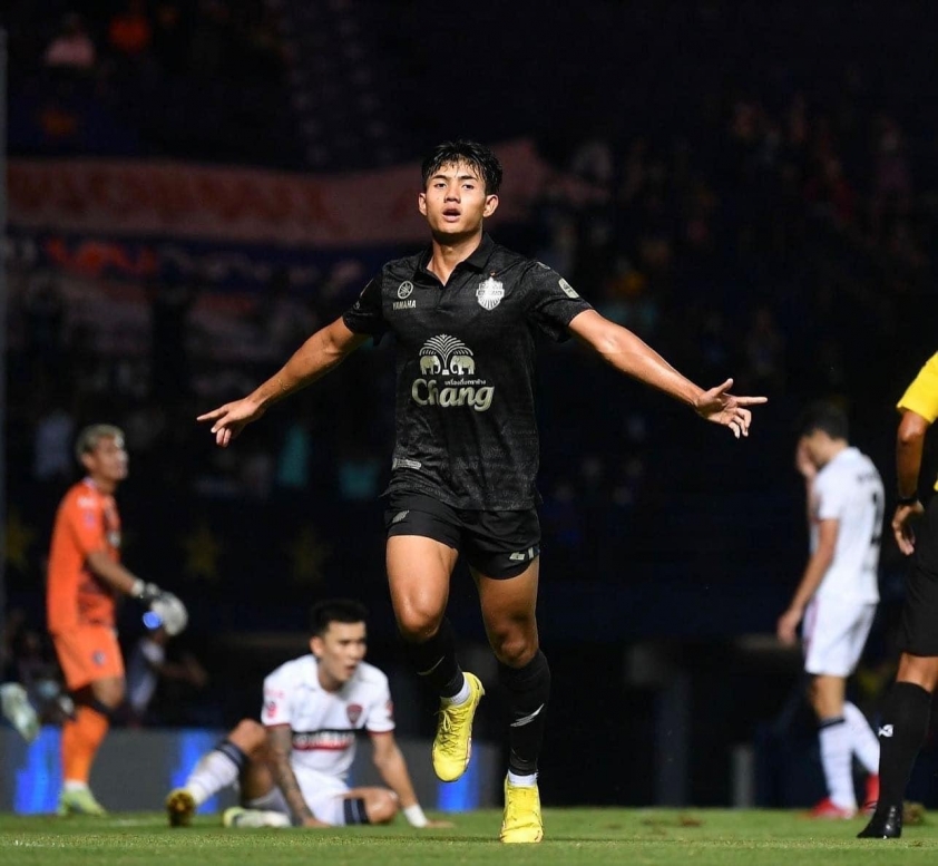 Suphanat Mueanta tiết lộ lý do rời CLB OH Leuven Đuổi theo giấc mơ vẫn dang dở