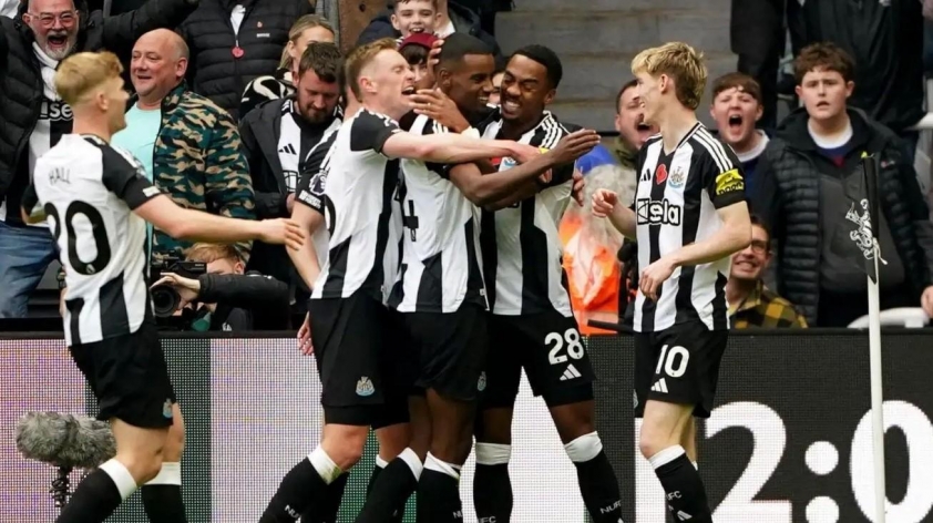Cảm xúc bùng nổ của huyền thoạiShay Given khi Newcastle hạ gục Arsenal