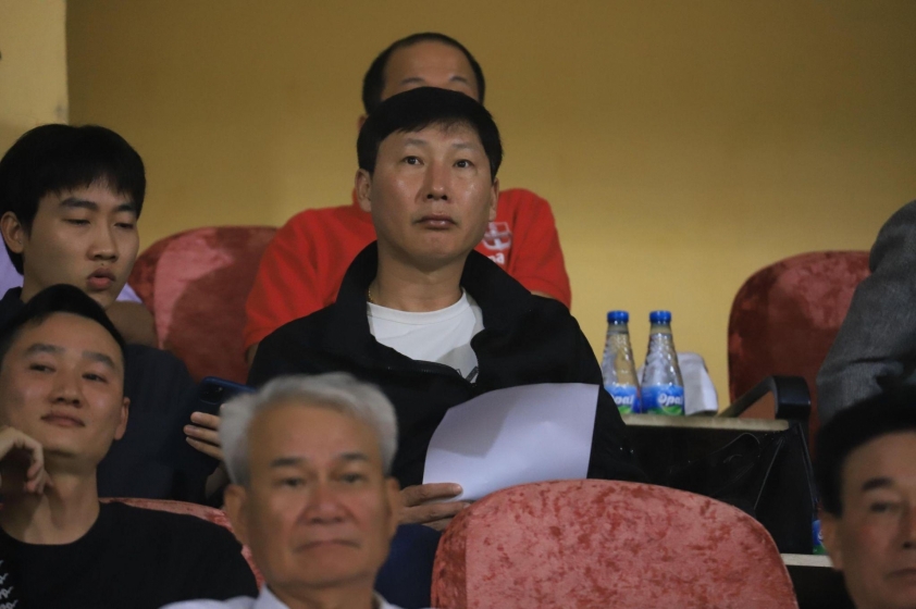 HLV Kim Sang Sik không dự khán V-League trước thềm AFF Cup 2024
