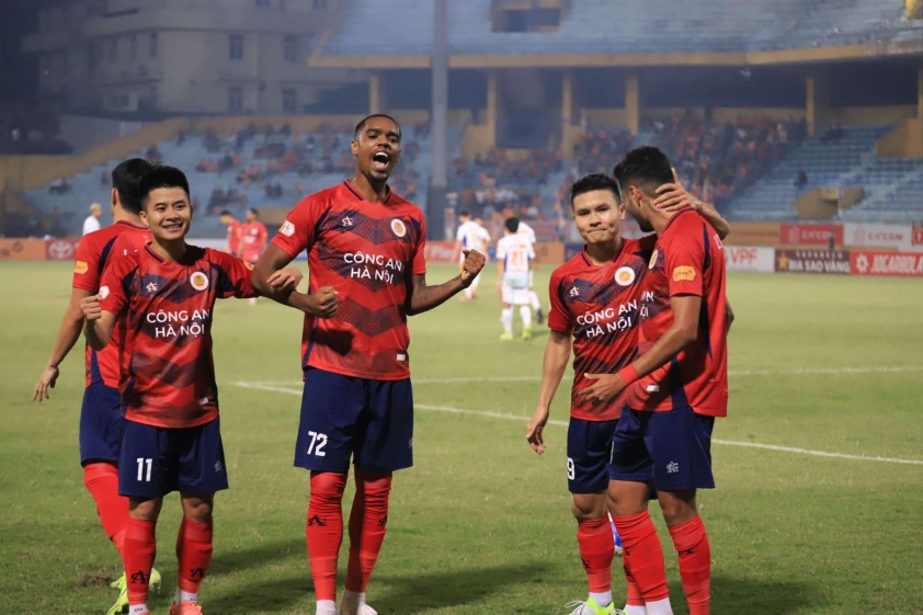 Thủ môn Nguyễn Filip Niềm vui vỡ òa khi CAHN vươn lên dẫn đầu V-League